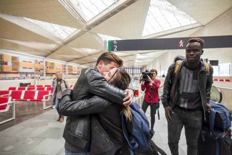 Llegada de los dos karatekas Raquel Roy y Babacar Seck a la capital aragonesa