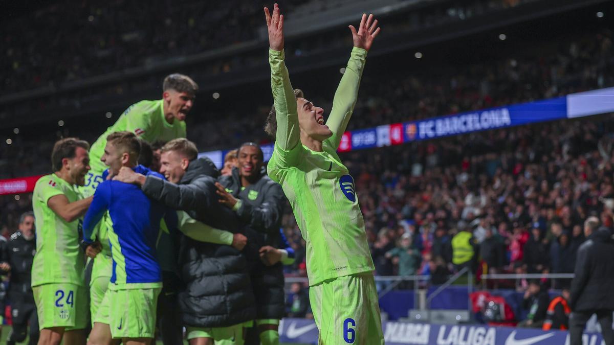 El bonito abrazo entre Flick y Gavi tras la remontada en el Metropolitano