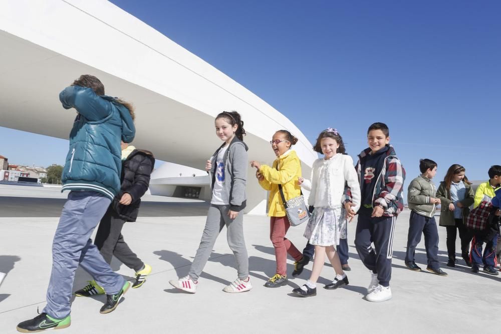 Los escolares participantes en la Xunta d'Escolinos.