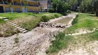 Los pozos de riego secan el Riu Sants durante 15 días a su paso por Canals y l'Alcúdia de Crespins