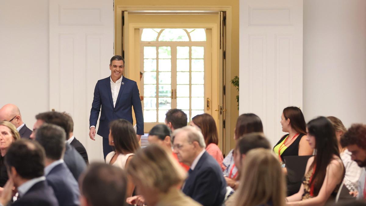 El presidente del Gobierno, Pedro Sánchez, a su llegada para presentar el primer informe de rendición de cuentas 2022 del Gobierno de España, en el Complejo de La Moncloa, a 29 de julio de 2022, en Madrid (España).