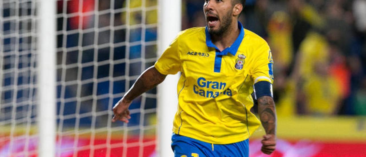 El capitán de la UD Jonathan Viera Ramos celebra con rabia su tanto, que ponía el 3-0 en el marcador.