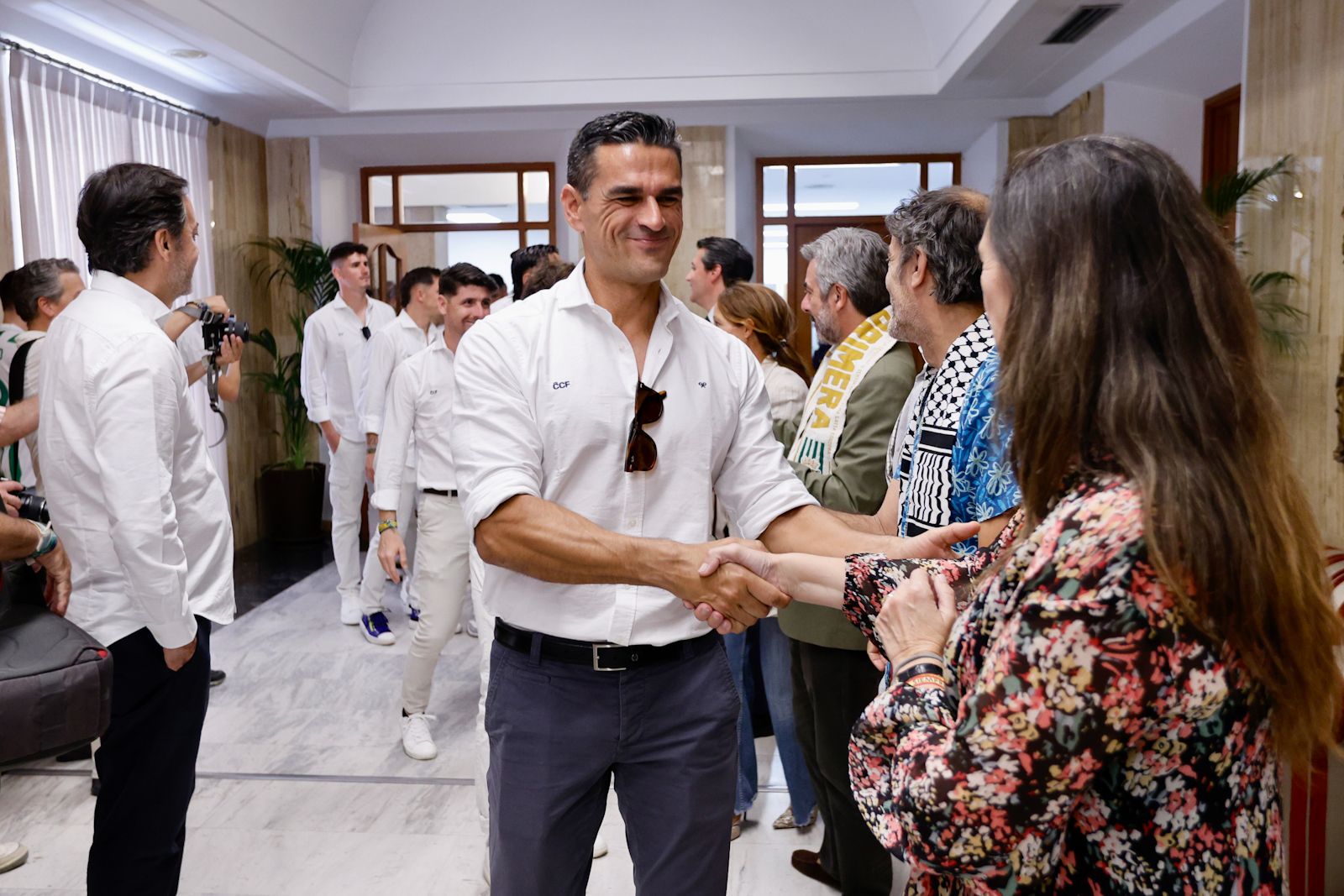 Las visitas del Córdoba CF a San Rafael y al Ayuntamiento, en imágenes