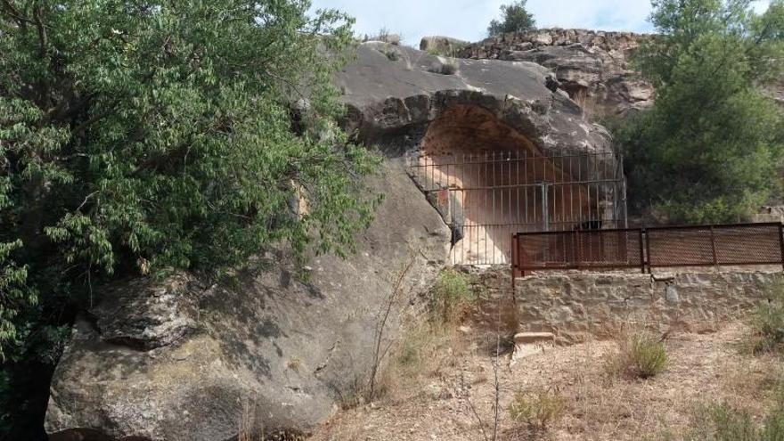 4 Visitants a la cova de la Font Major, a l’Espluga de Francolí (Conca de Barberà), el 5 de juny del 2021. |   