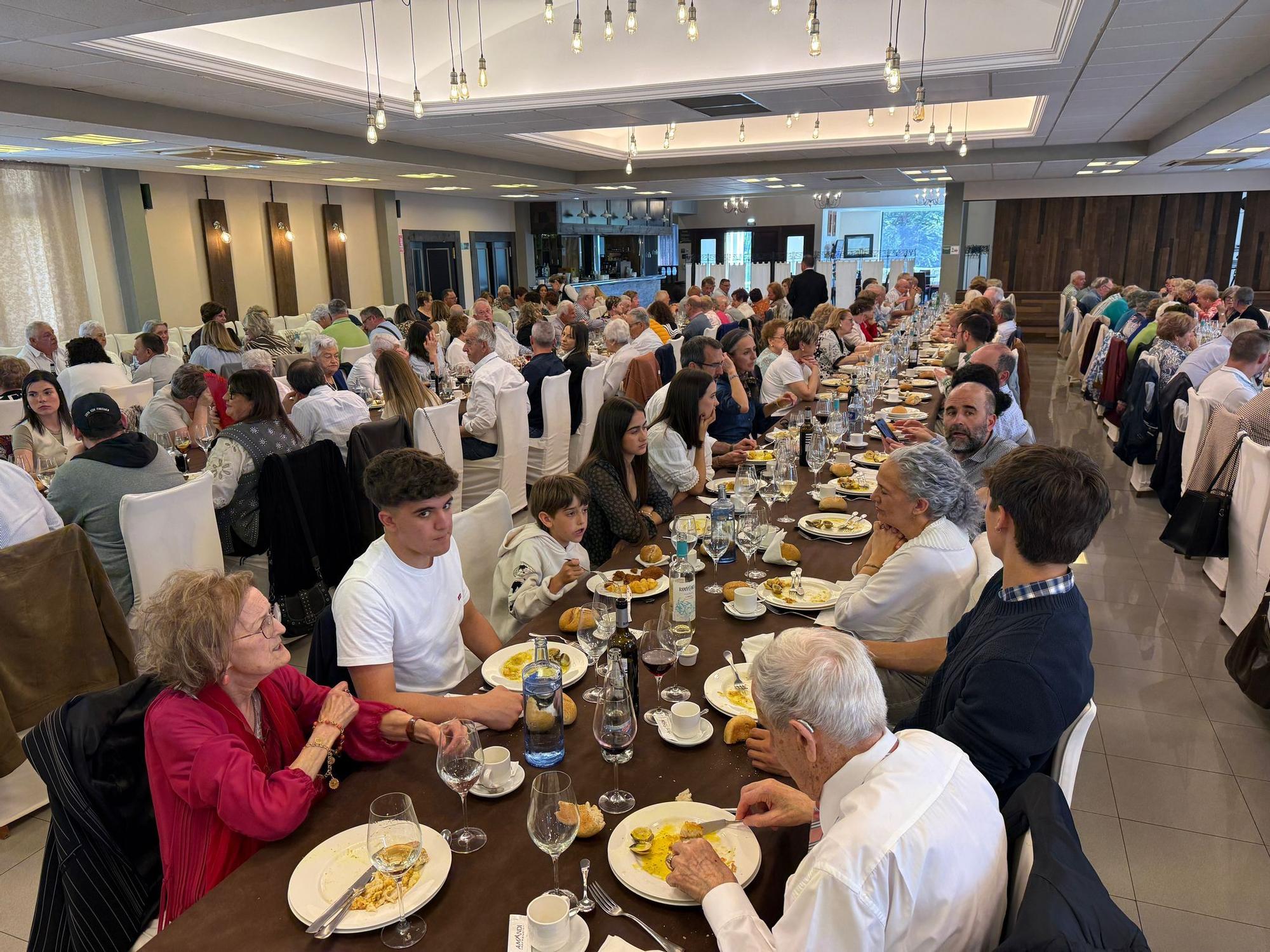 El Hogar del Pensionista de El Berrón celebra su comida anual