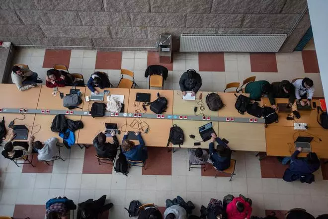 Los formados en carreras STEM y ciencias sociales rozan el pleno empleo en Galicia