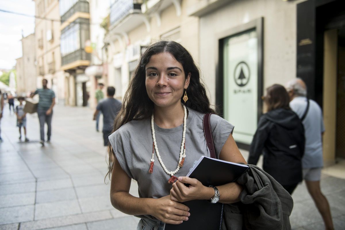 MIRIAM FERNÁNDEZ  Cáceres. 24 años