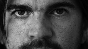 El cantant colombià Juanes xerra amb EL PERIÓDICO sobre el seu últim treball discogràfic, ’MTV unplugged’.