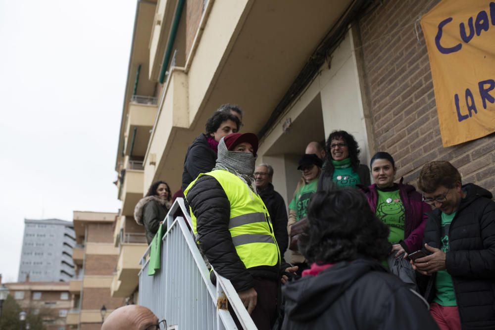 Las mejores imágenes de la paralización del desahucio de una familia zamorana