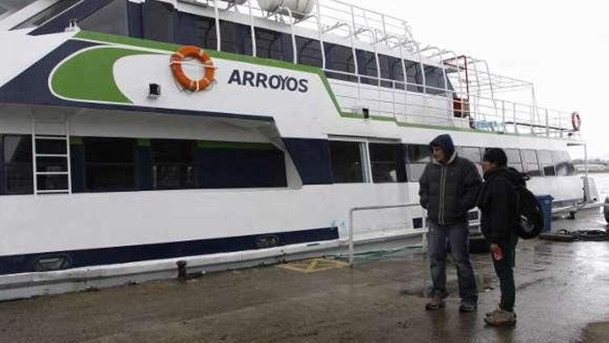 Barco que iba a salir desde Cangas, ayer, rumbo a Cíes.  // Carmen G.