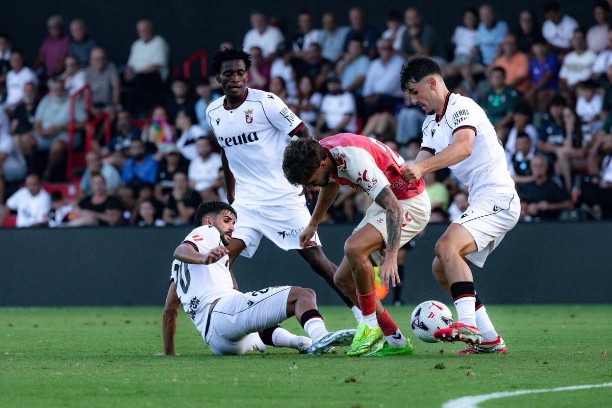 Foto del AD Ceuta 2-1 Málaga CF, cuarto amistoso esta pretemporada, en el que los locales se llevaron el Trofeo ‘Ciudad de Ceuta’. Primera derrota malaguista en esta preparación para la vuelta a Primera.