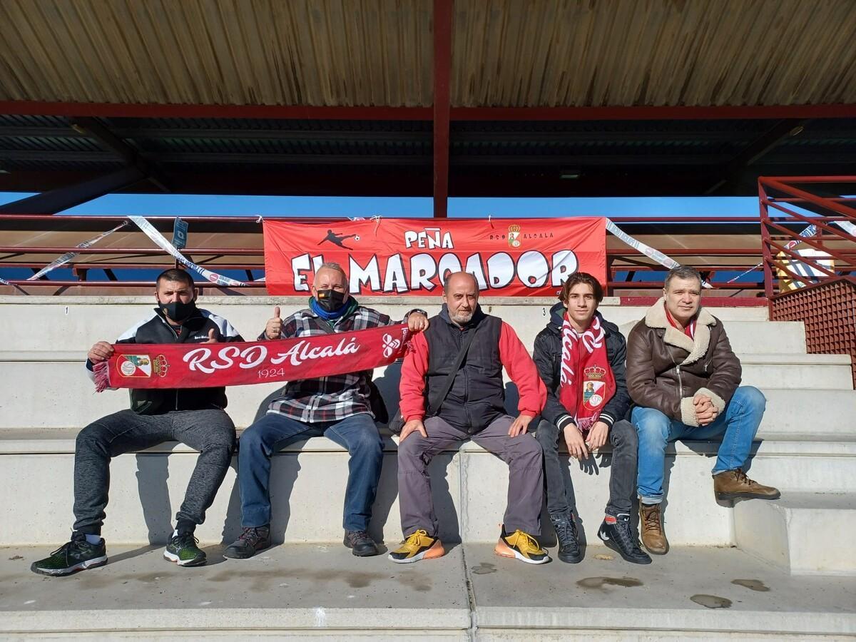 A la izquierda del todo, Alex el vicepresidente, a su lado Rafael, el secretario y a la derecha del todo Roberto Corral, presidente de la peña.