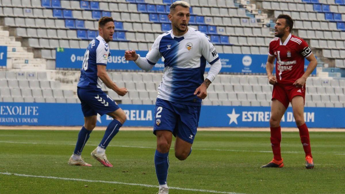 Stoichkov celebrando el gol del CE Sabadell