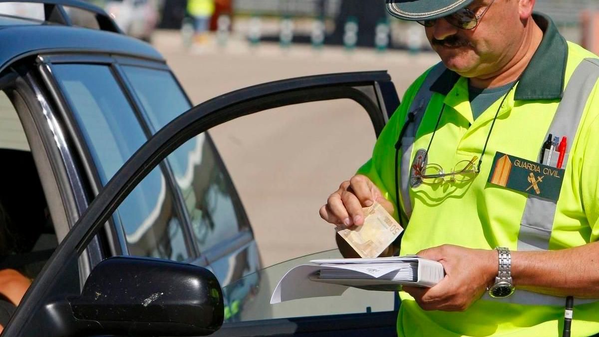 La DGT endurece las sanciones con una nueva multa de 200 euros y hasta 4 puntos