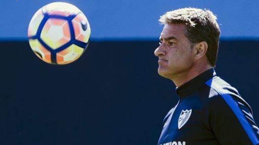 L&#039;entrenador del Màlaga, Míchel, a La Rosaleda, ahir