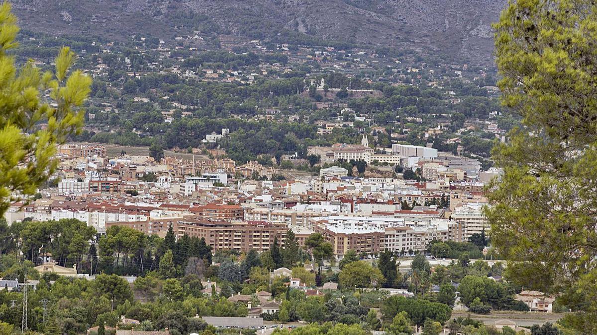 Vista panorámica de Ontinyent captada desde el Torrater, en una imagen de archivo. | LEVANTE-EMV