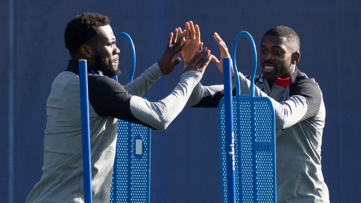 Franck Kessié y Ousmane Dembélé, en la sesión preparatoria.