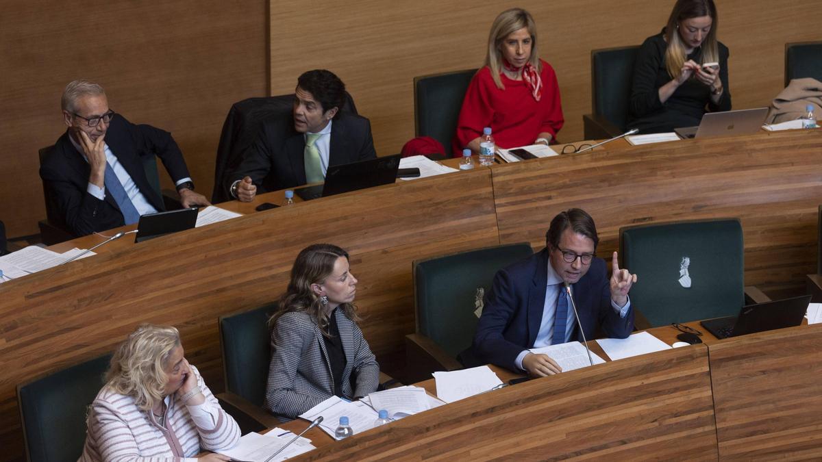Juan Giner interviene en el pleno del Ayuntamiento de València.