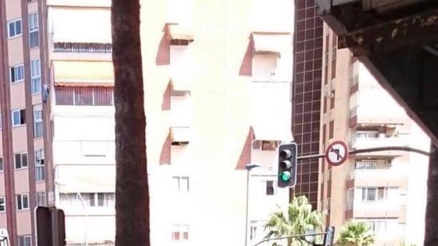 Susto en un edificio de la avenida Beniardà de Benidorm al arder una cocina