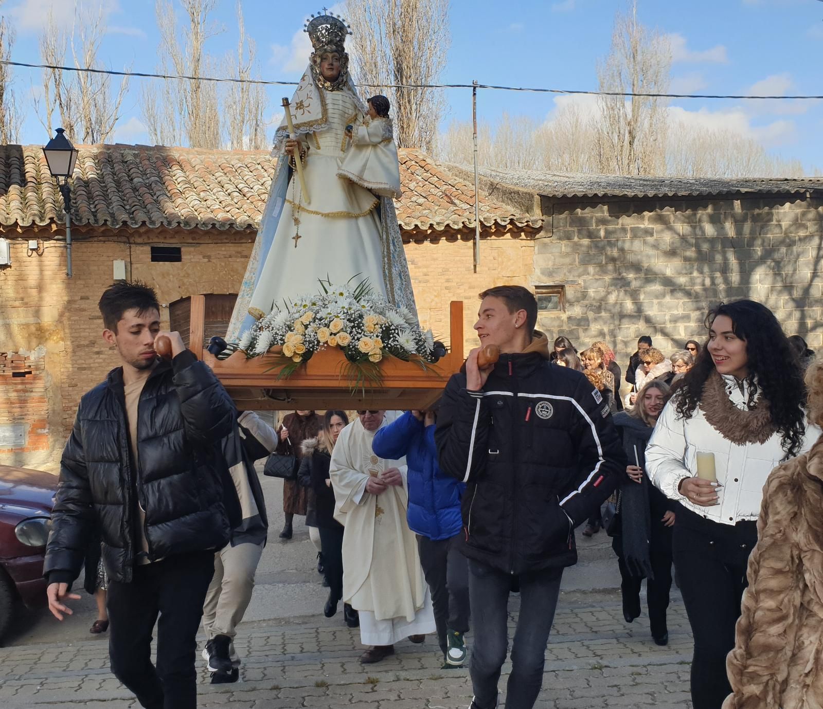 GALERÍA | Fiesta de las Candelas y coplas al gallo en Venialbo