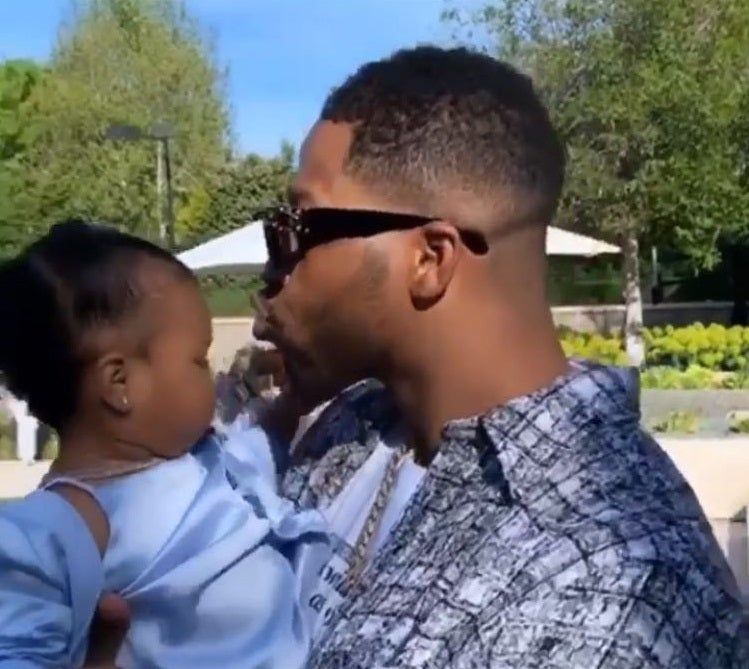 Tristan Thompson en el cumpleaños de su hija, True