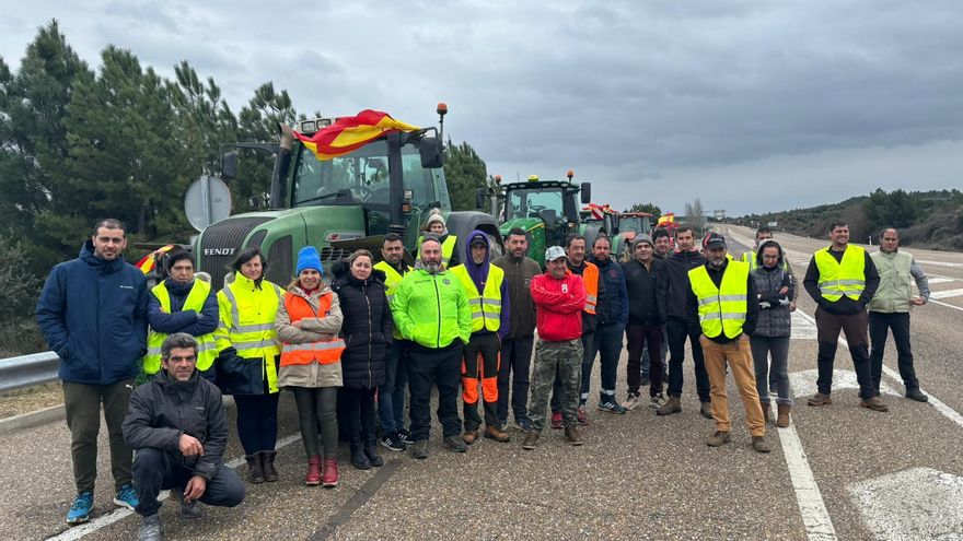 Agricultores alistanos realizan una marcha lenta por la N-122