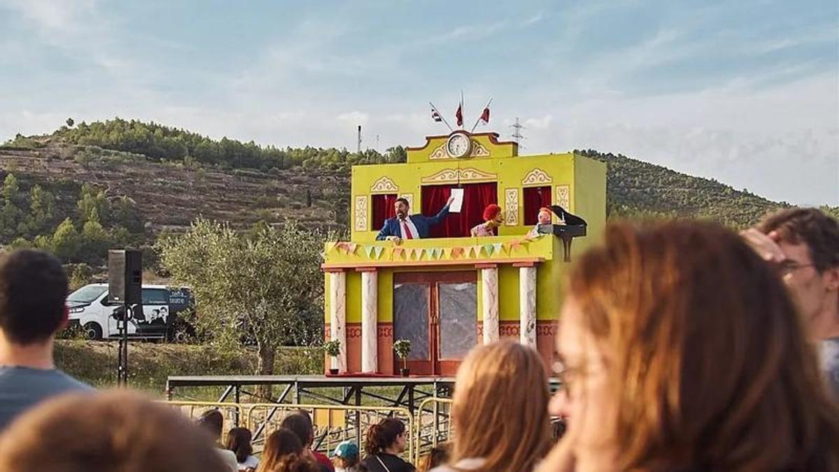 Centenars de persones gaudeixen del circ, el teatre i la música al Festivart de Rubió