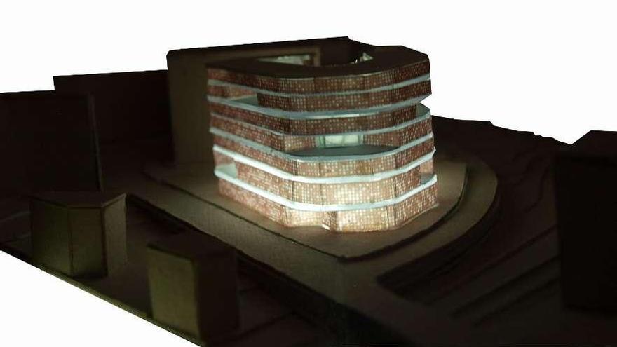 Maqueta del futuro edificio judicial, simulando su iluminación nocturna.  // FdV