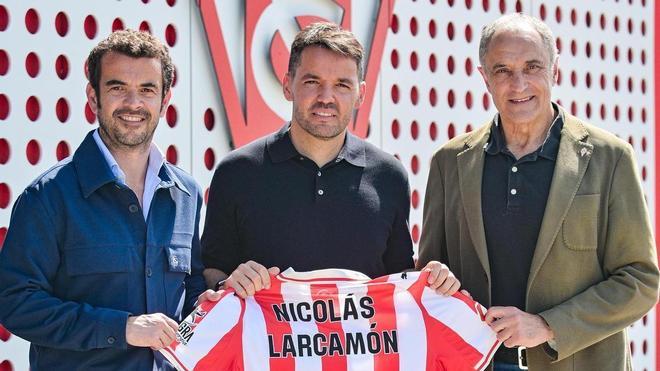 Larcamón se emociona con El Molinón y llega con ambición al Sporting: "Vengo a entregarme por completo, ojalá..."