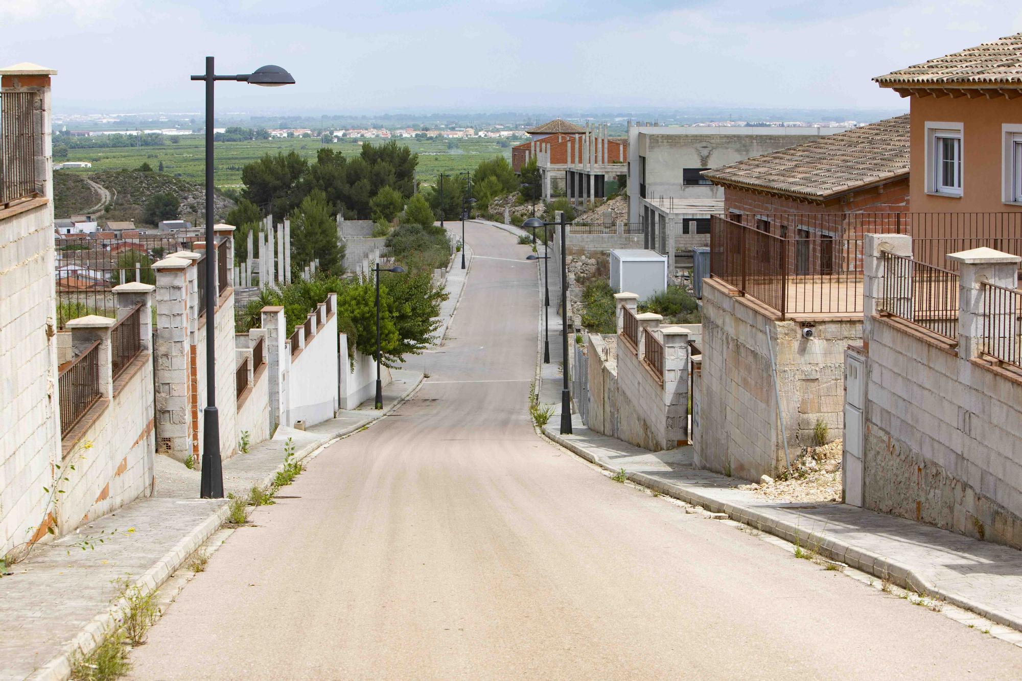 Urbanización la Besana paralizada desde 2008, en l’Énova.