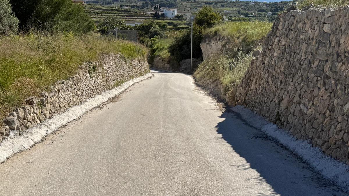El gris del hormigón ensucia un paisaje rural bellísimo