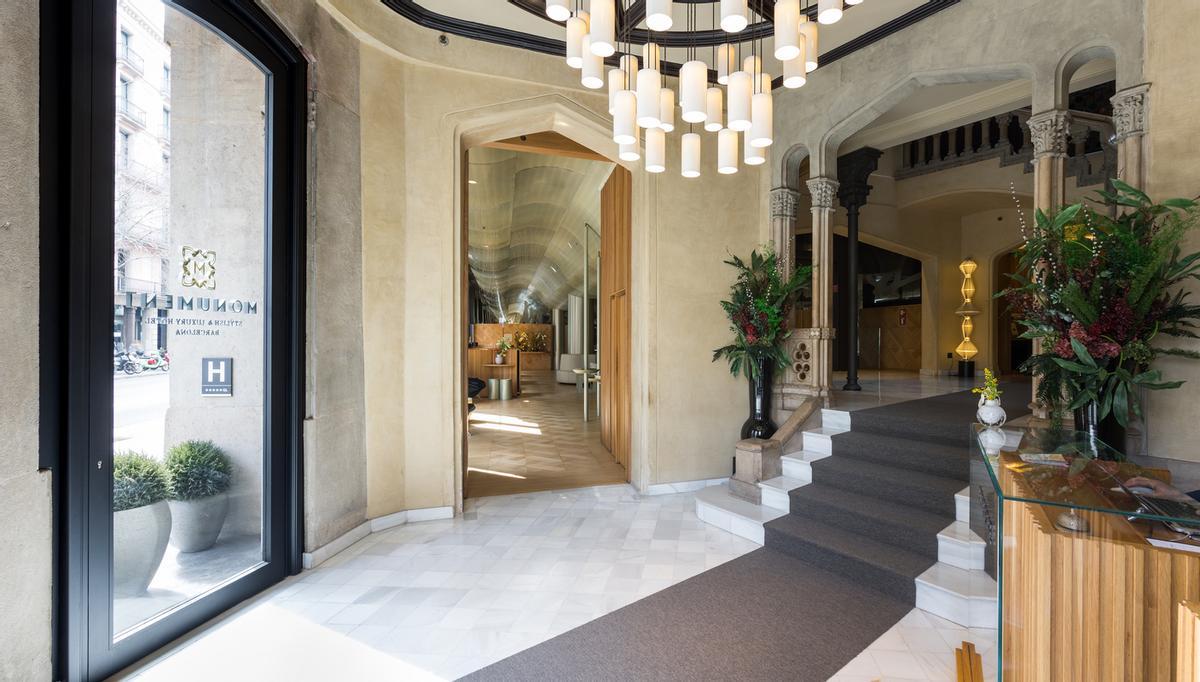 MH   Monument Hotel