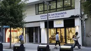 El Concello de Santiago da el primer paso para desbloquear el acceso de la Unión de Artesanos al ascensor
