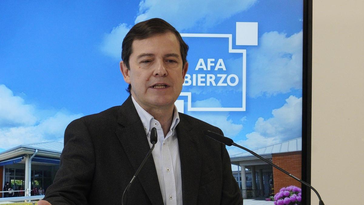 VÍDEO | Mañueco afirma que las ayudas para cambiar bañeras por platos de ducha beneficiará a 20.000 familias al año