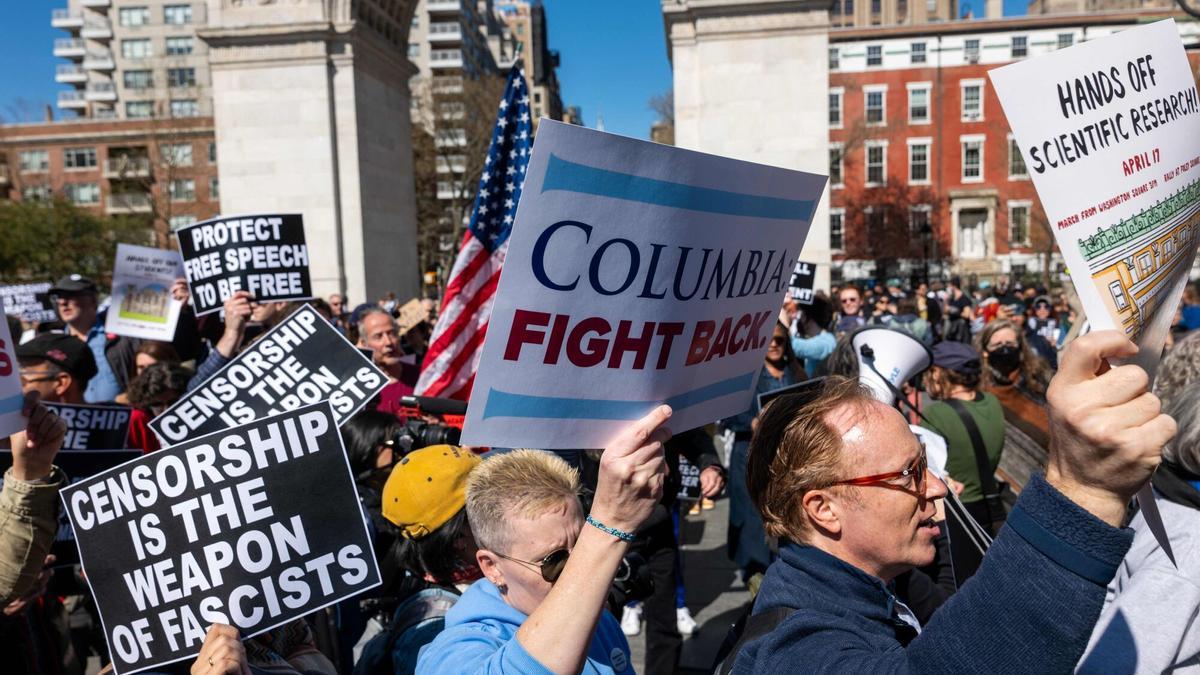 Manifiestación en apoyo a las universidades y la educación en la ciudad de Nueva York el 17 de abril de 2025