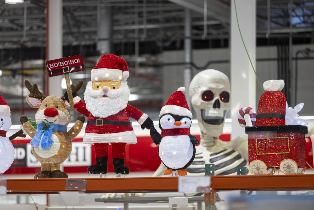 En imágenes | Los secretos del híper de Costco en Zaragoza: formatos XXL, precios bajos y hasta lingotes de oro