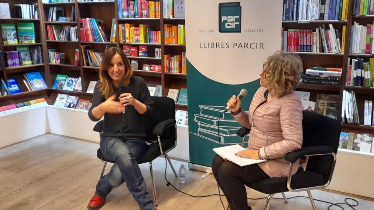 La periodista Txell Feixas presenta el seu llibre «Dones valentes» a la llibreria Parcir de Manresa | ARXIU PARTICULAR