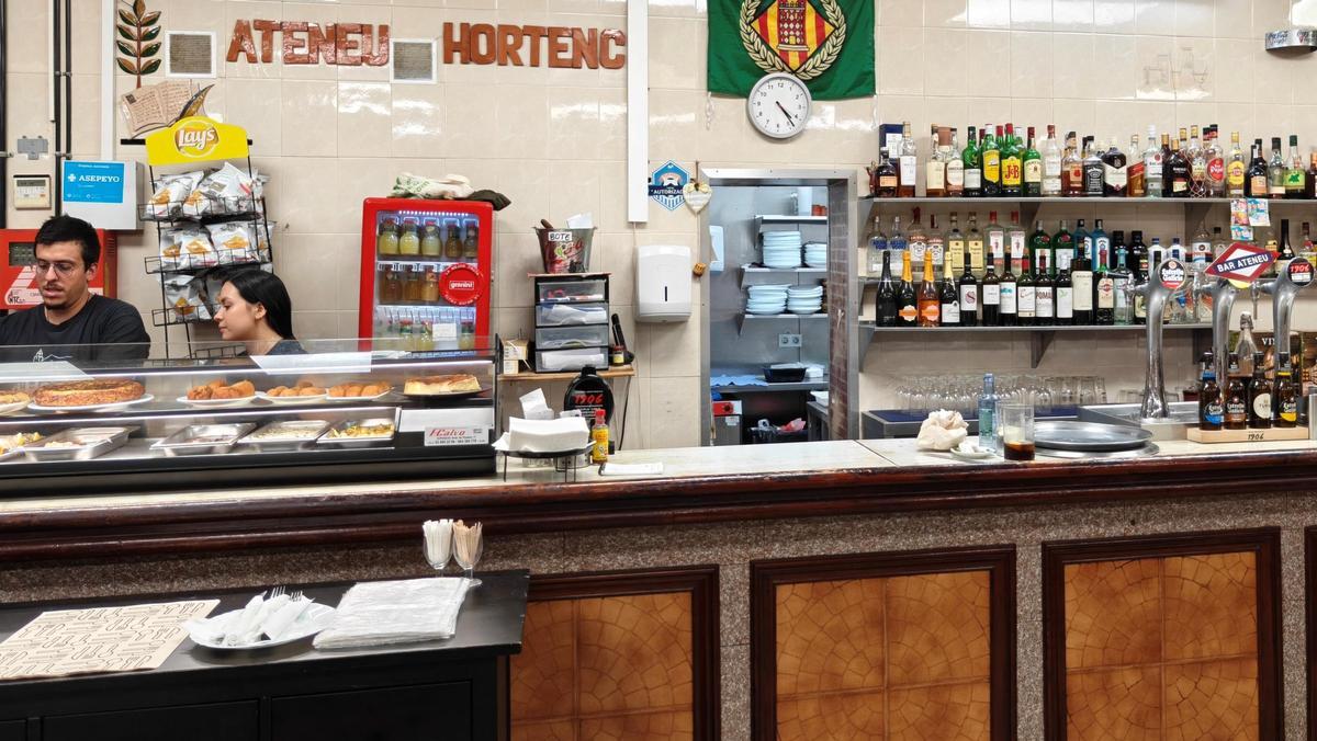 La barra del restaurante del Ateneu Hortenc.