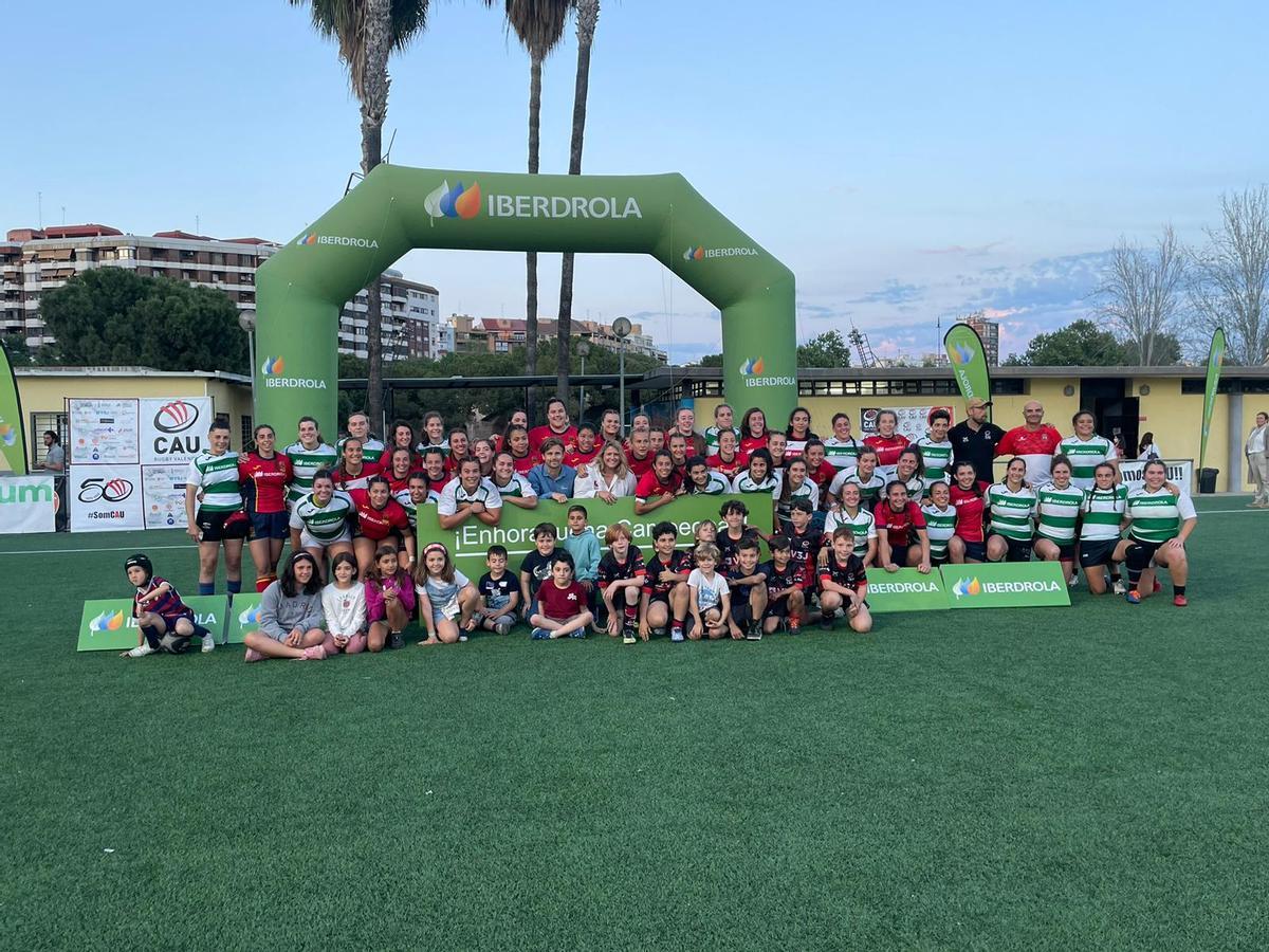 Foto de familia del partido de las estrellas Iberdrola en Valencia