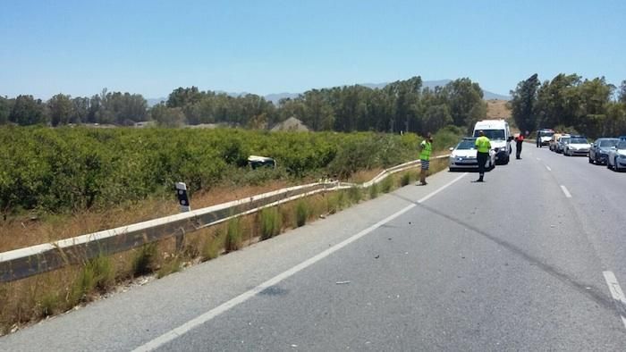 Colisión frontal entre un turismo y un autocar