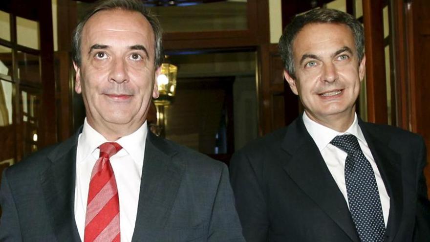 Alonso, con Zapatero, en una imagen de 2010.