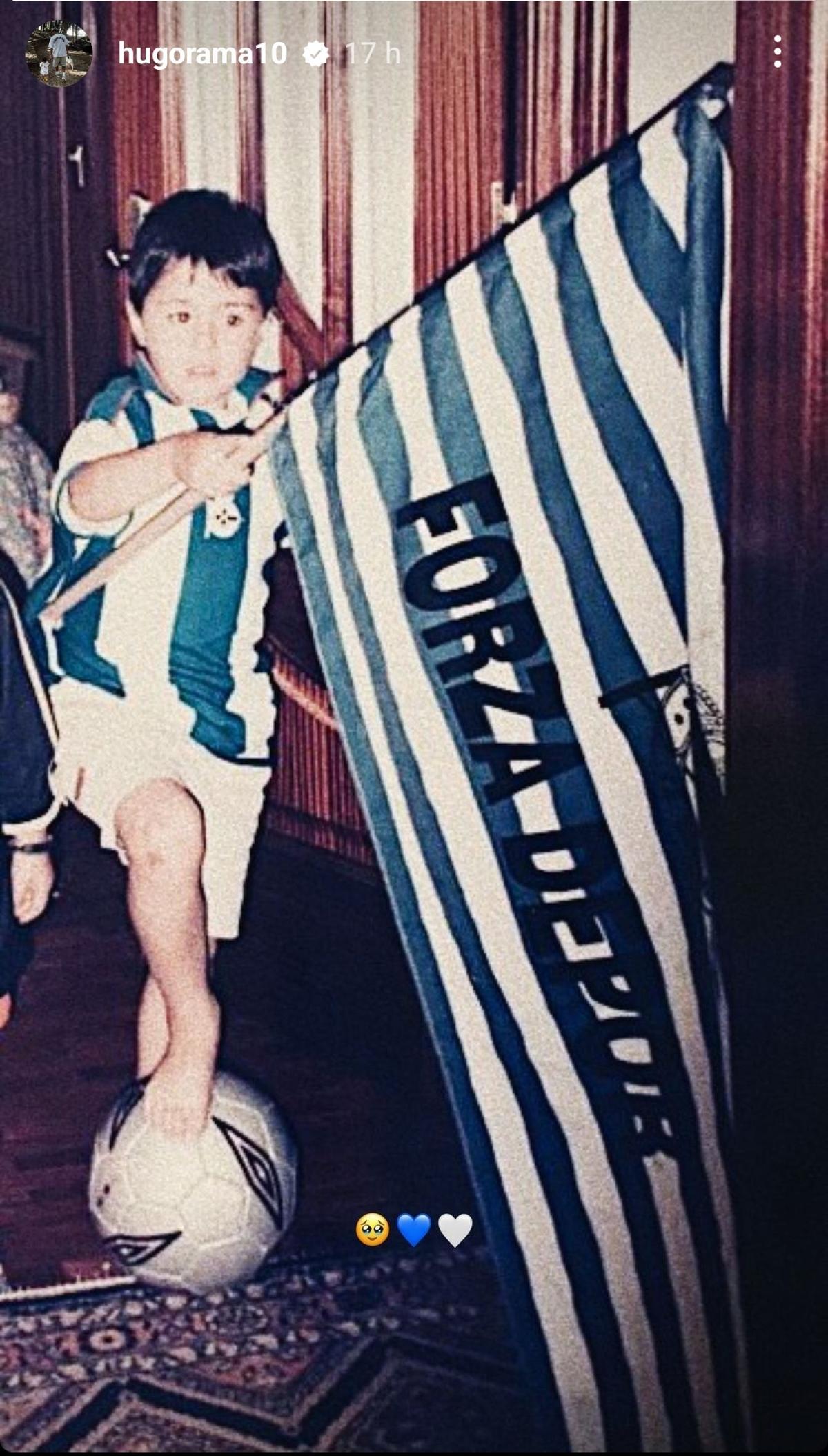 Imagen de Hugo Rama de niño con la equipación del Deportivo que ha compartido en sus redes sociales.