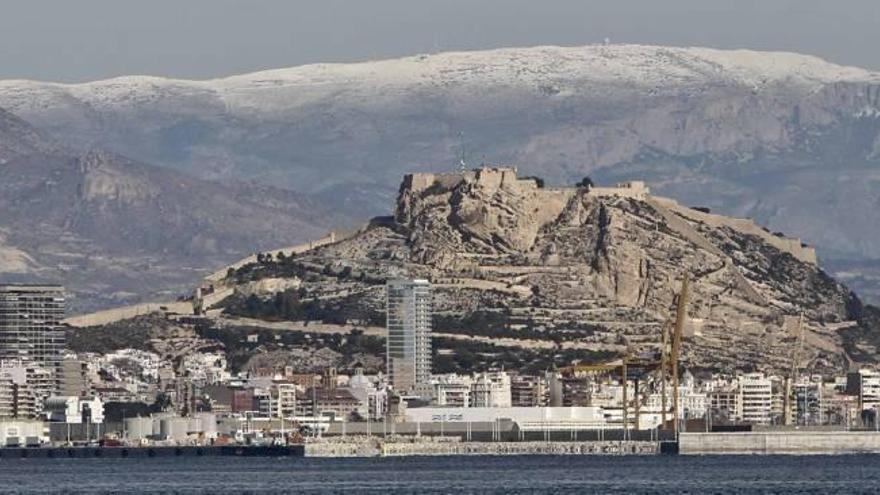 Una estampa nevada a la vista desde la playa