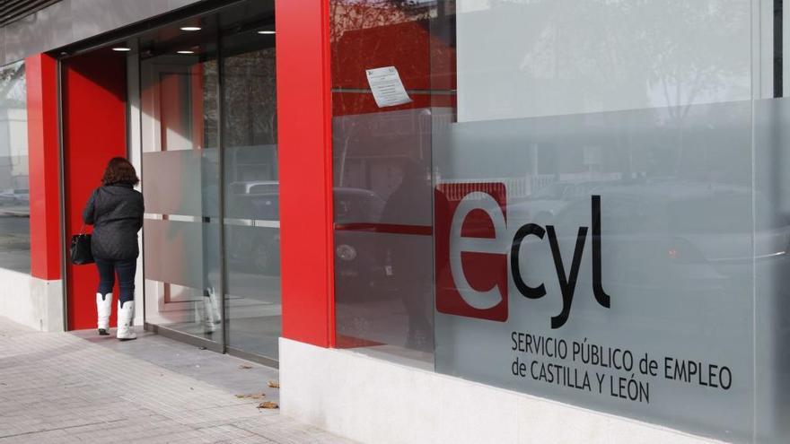 Entrada de las oficinas del paro en Zamora.