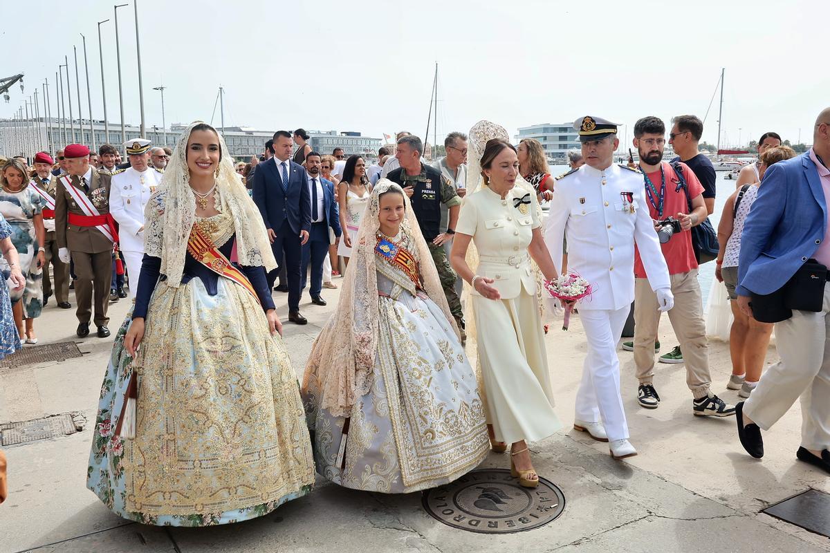 Carmen y Marta acompañan la procesión marinera del Carmen Carmen y Marta acompañan la procesión marinera del Carmen