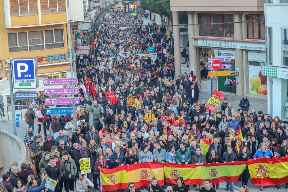 Veinte mil personas reclamaron ayer en las calles de Orihuela la derogación de la ley de Plurilingüismo