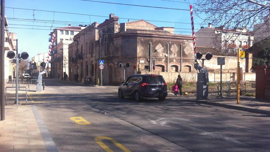 Dany reparat i trànsit reobert al pas a nivell de l&#039;avinguda Vilallonga de Figueres