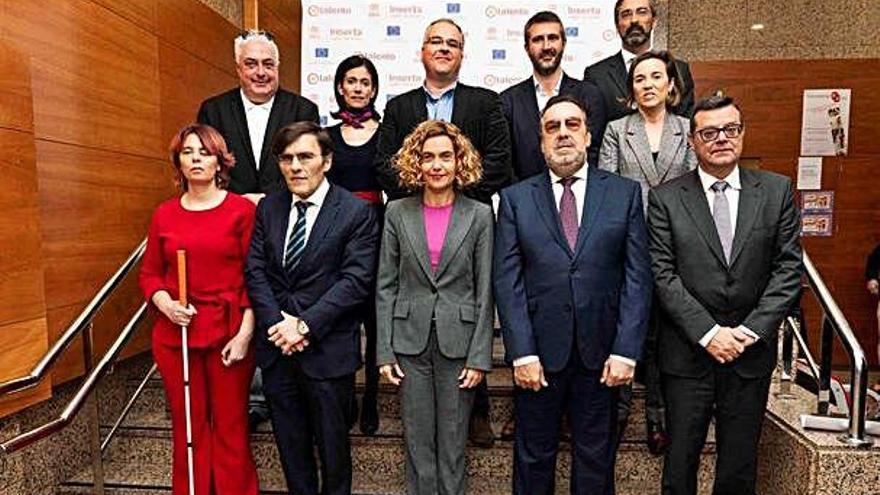 San Ginés (atrás a la derecha), junto a otros distinguidos y la ministra Batet.