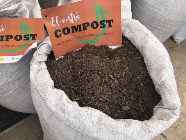 Reparto de compost en Formenetera