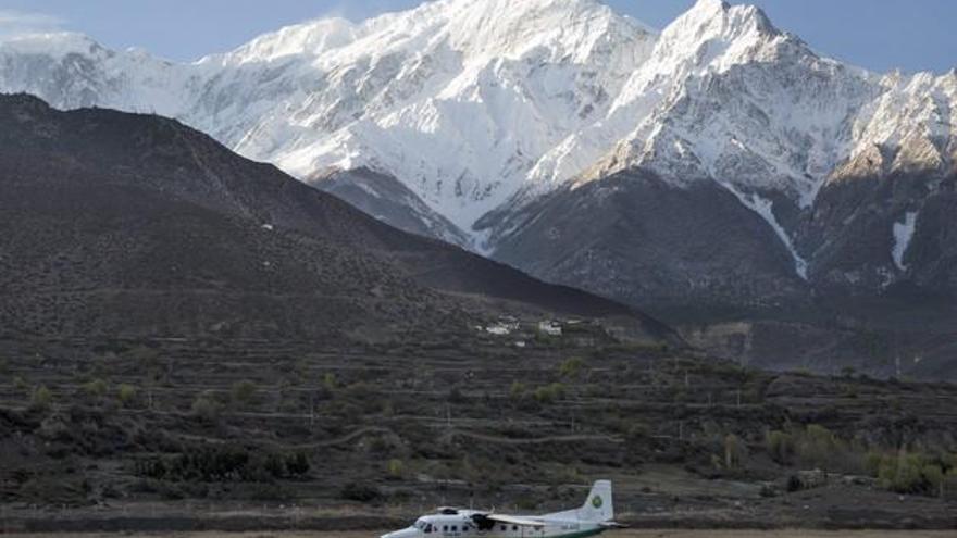 Más de 20 muertos tras estrellarse una avioneta en Nepal